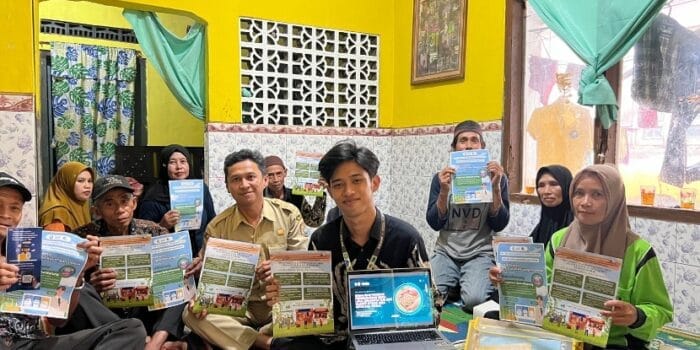 Mahasiswa UNDIP Gelar Sosialisasi Manajemen Layanan Publik untuk UMKM Kopi Makerti Utomo di Desa Getas Kendal