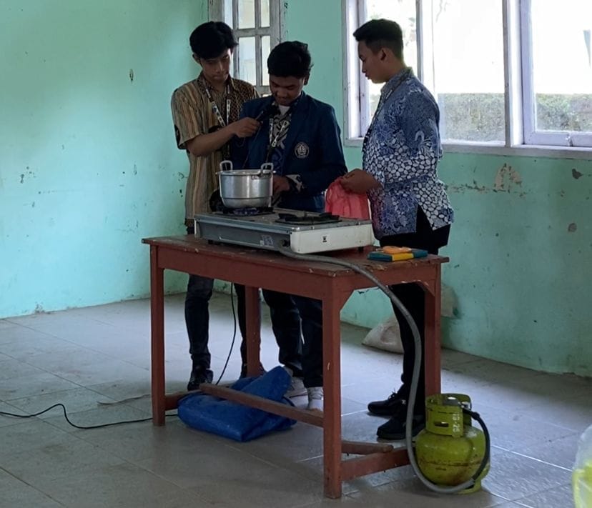 Mahasiswa KKN Undip Lakukan Pendampingan Pengolahan Susu Kambing Pasteurisasi di Desa Getas
