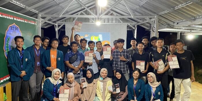 Sosialisasi Bahaya Pinjaman Online Ilegal, Mahasiswa KKN-IDBU TIM 45 Edukasi Karang Taruna dan Pemuda RW 01 Kelurahan Pakintelan