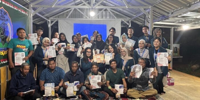 Dorong UMKM Lebih Melek Digital, Mahasiswa KKN UNDIP Gelar Sosialisasi Kebijakan MDR dan Pembuatan QRIS di Dusun Sironjang