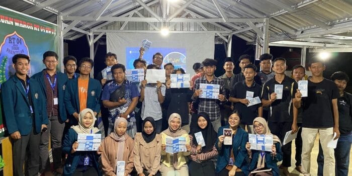 Mudahnya Investasi untuk Pemula, Mahasiswa UNDIP Edukasi Pemuda Desa Sironjang tentang Pembelian Reksa Dana di Aplikasi Bibit